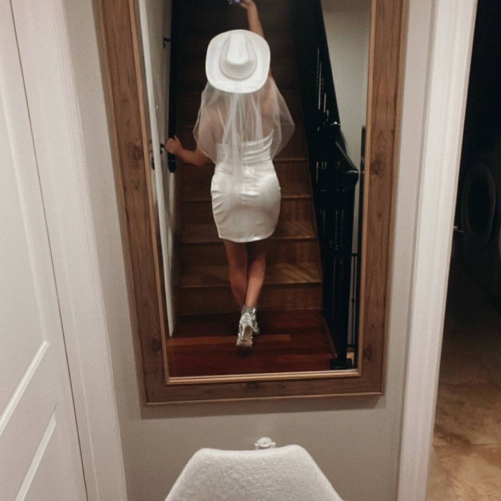 Bride Hat - Picture 3 of 5